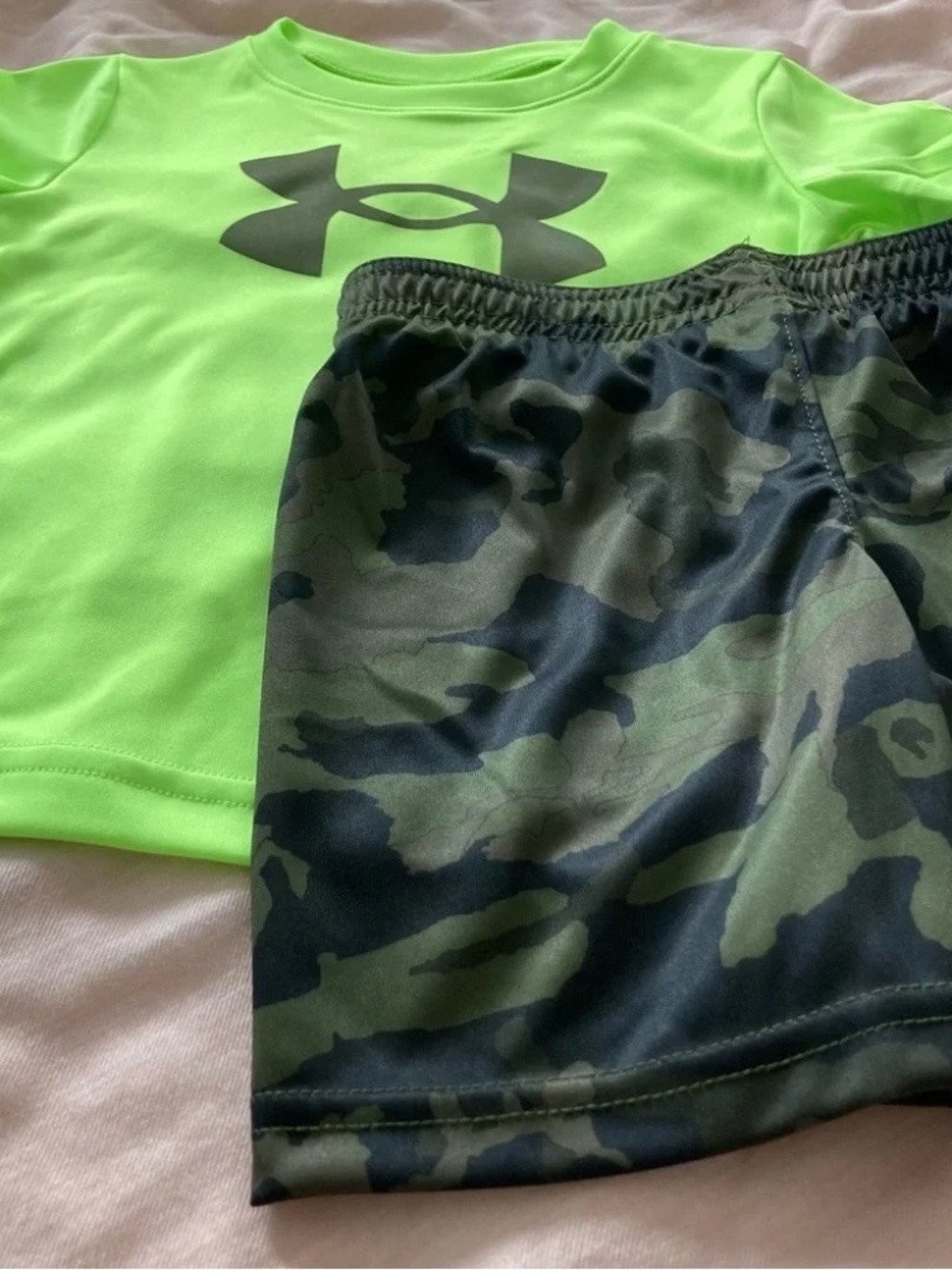Under Armour Neon Camouflaged Shorts Top set 6254 - Picture 4 of 6